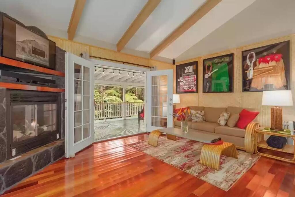 Hau'Oli Place Tiki Cottage In Volcano Exteriör bild