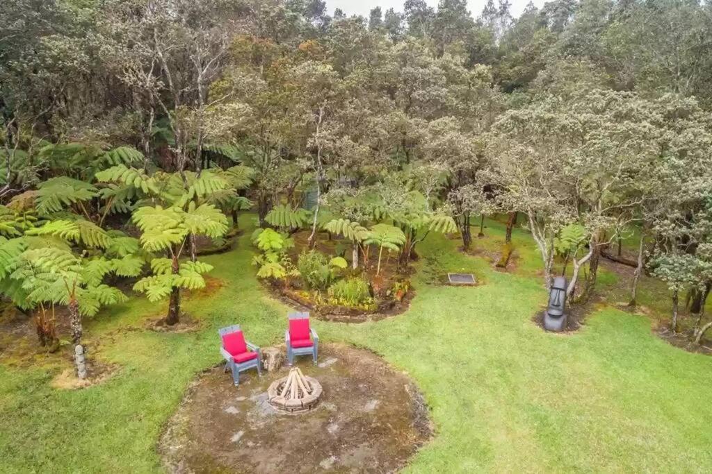 Hau'Oli Place Tiki Cottage In Volcano Exteriör bild