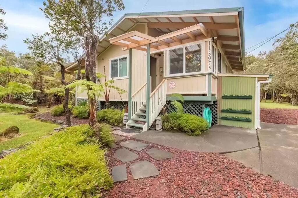 Hau'Oli Place Tiki Cottage In Volcano Exteriör bild
